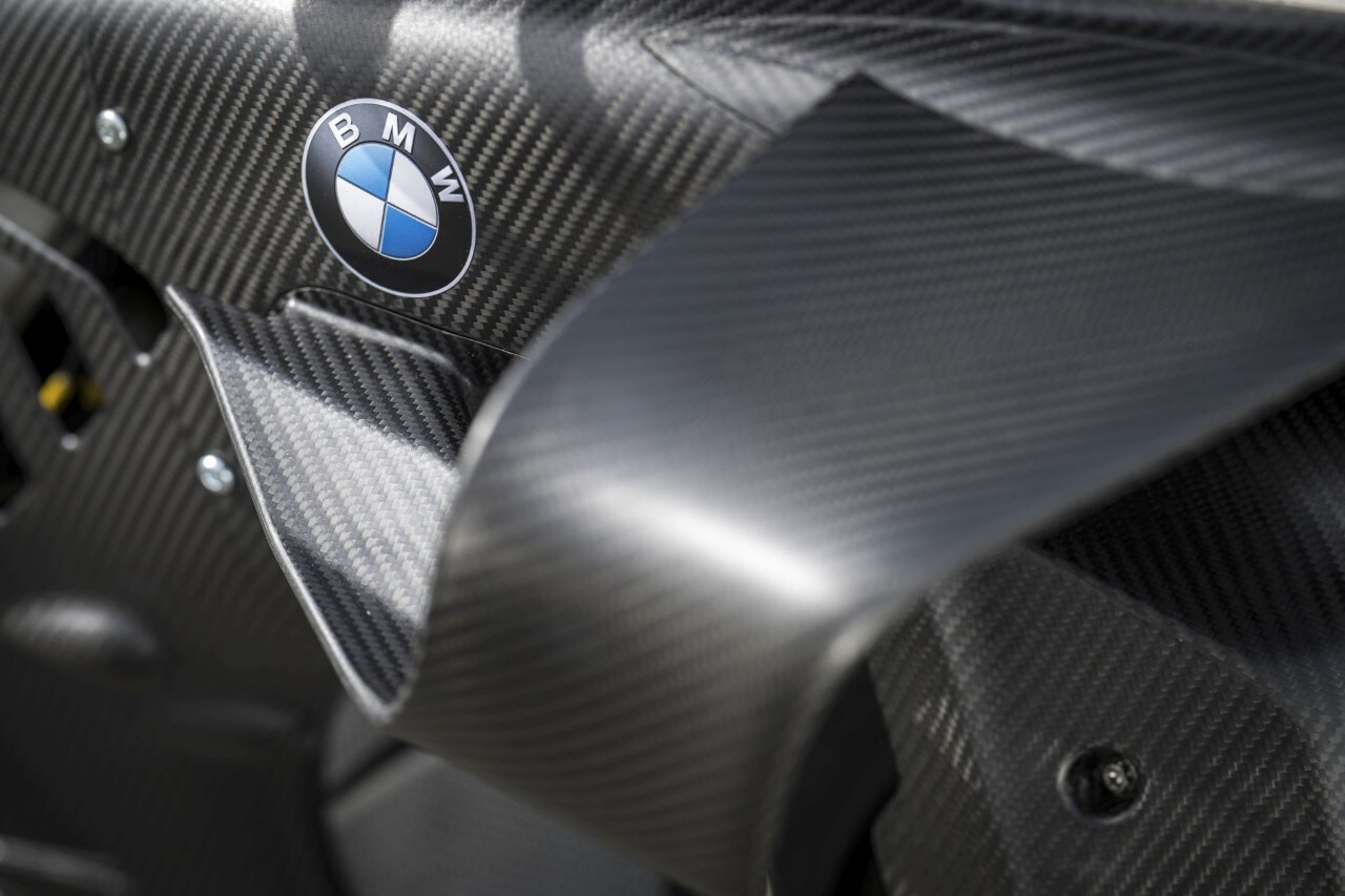 DueruoteTG #238 - Abbiamo guidato in pista la BMW che corre in SBK! 